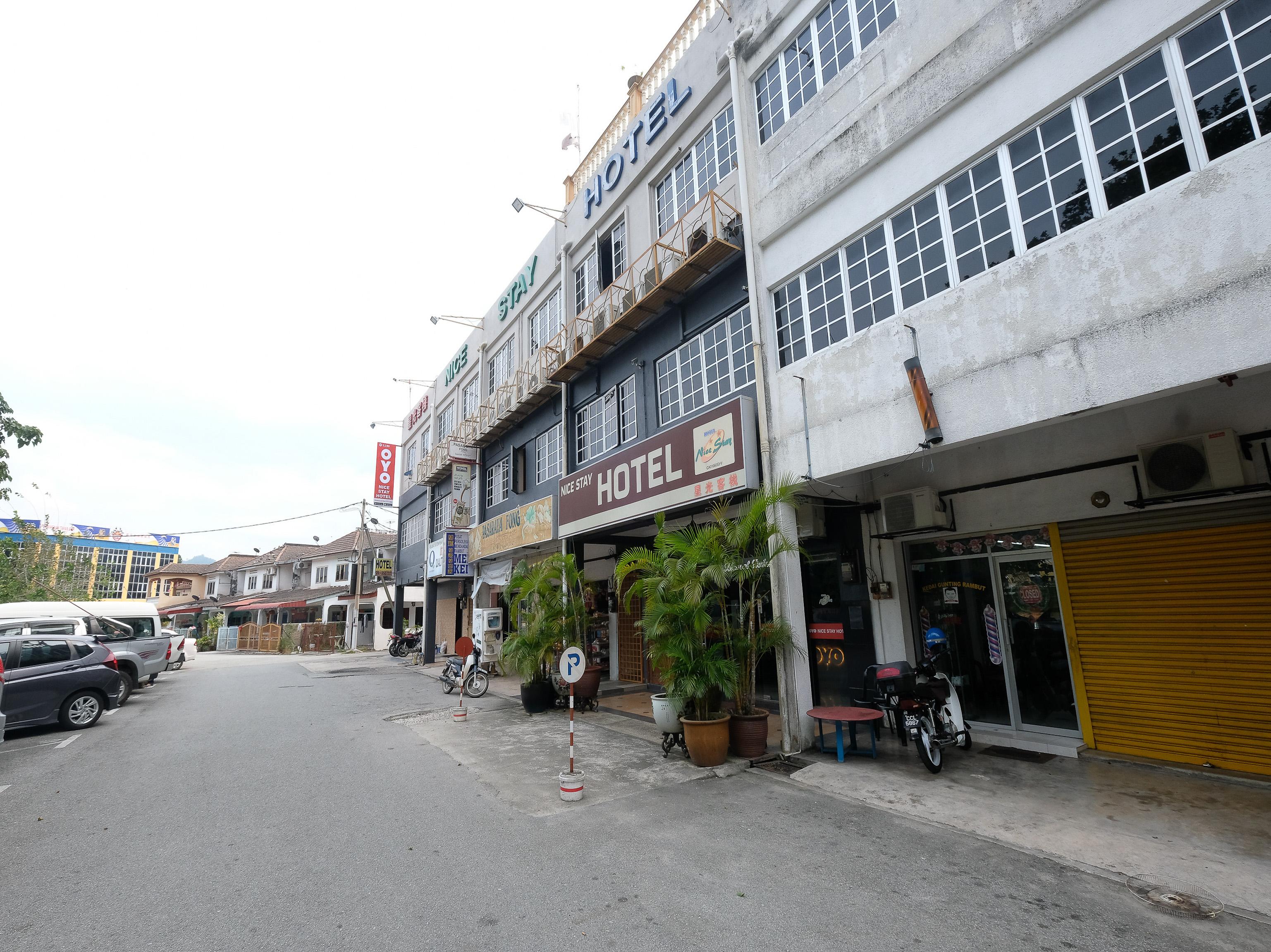 ראוב Oyo 1190 Nice Stay Hotel מראה חיצוני תמונה