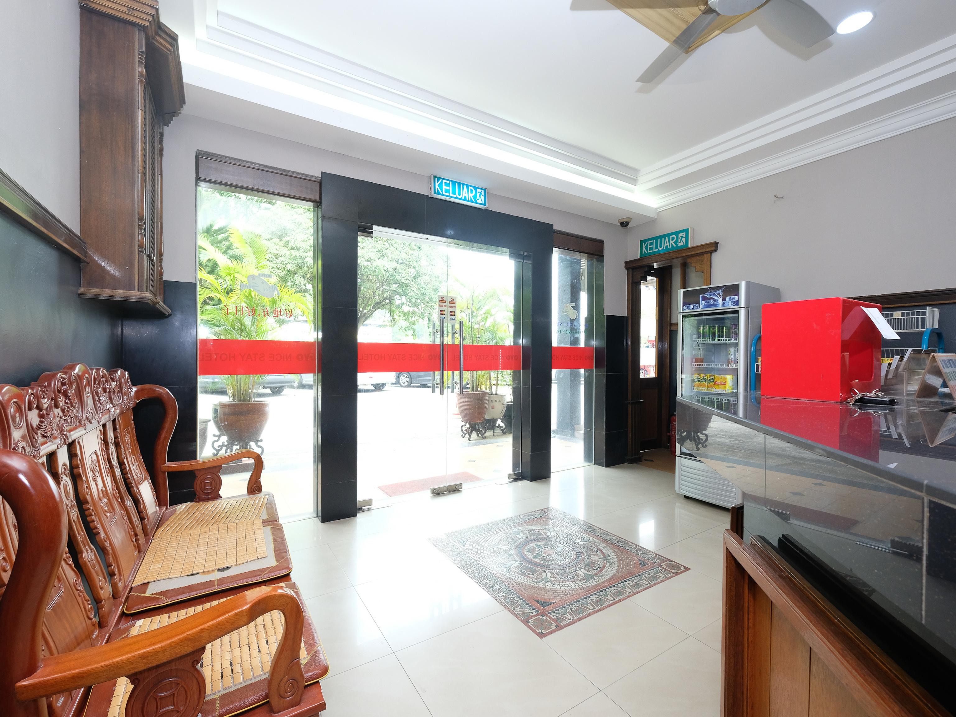 ראוב Oyo 1190 Nice Stay Hotel מראה חיצוני תמונה