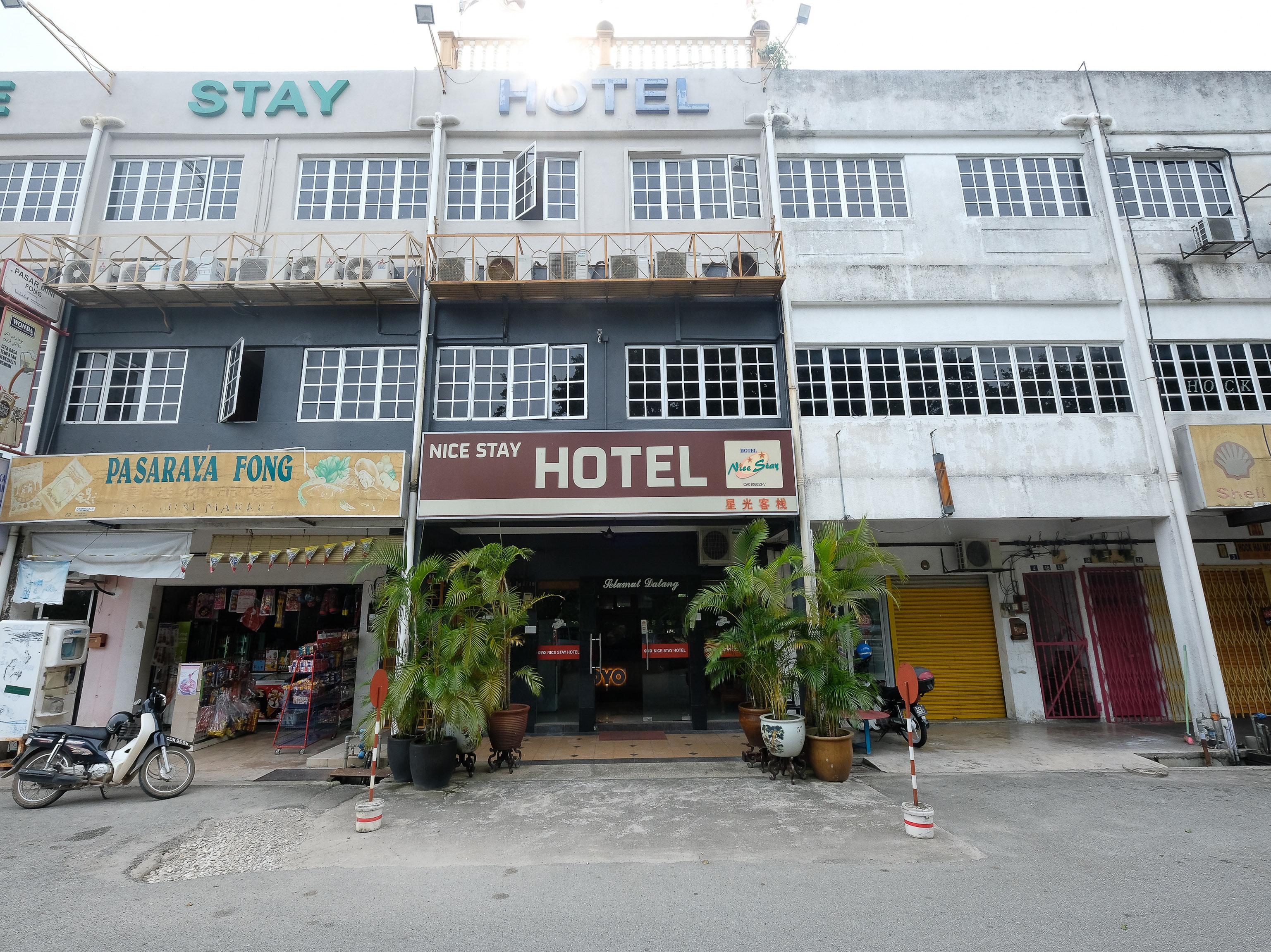 ראוב Oyo 1190 Nice Stay Hotel מראה חיצוני תמונה