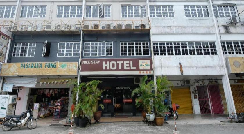 ראוב Oyo 1190 Nice Stay Hotel מראה חיצוני תמונה